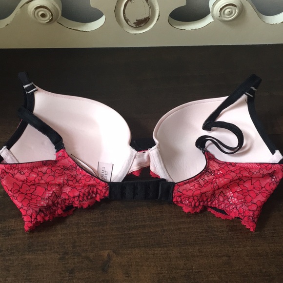 Victoria’s Secret push up bra - Picture 3 of 3